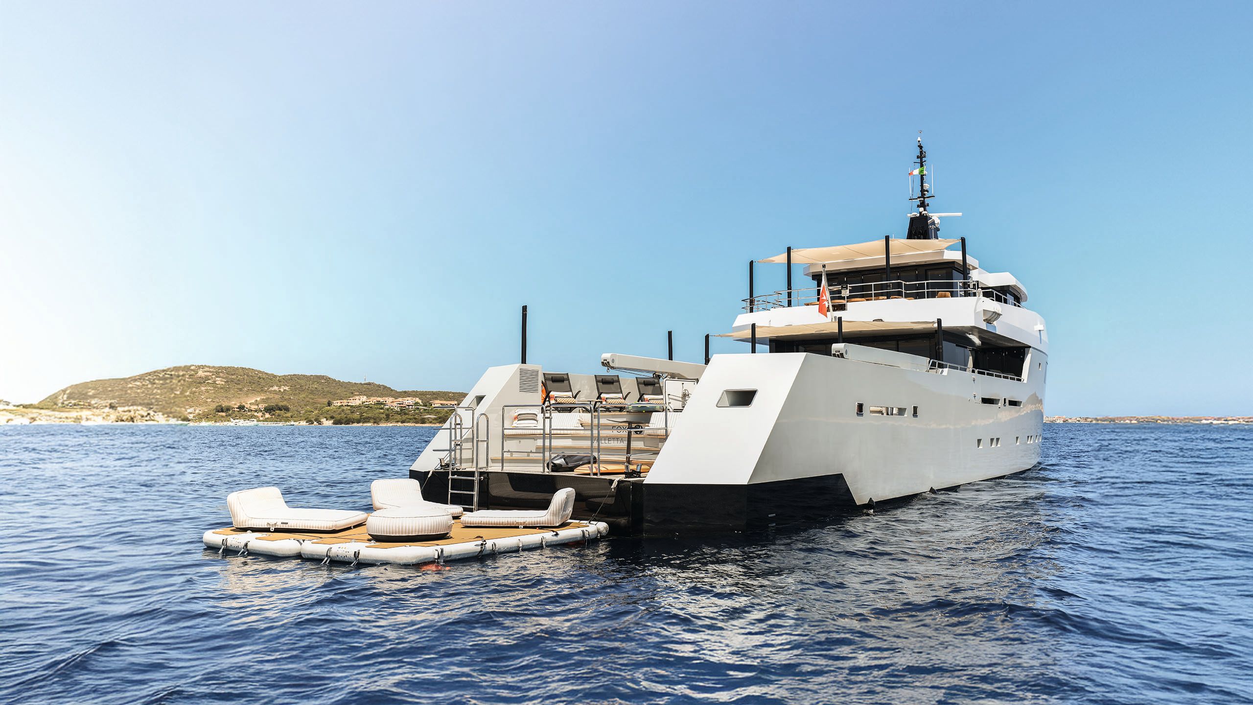 Back view of Fox on the water