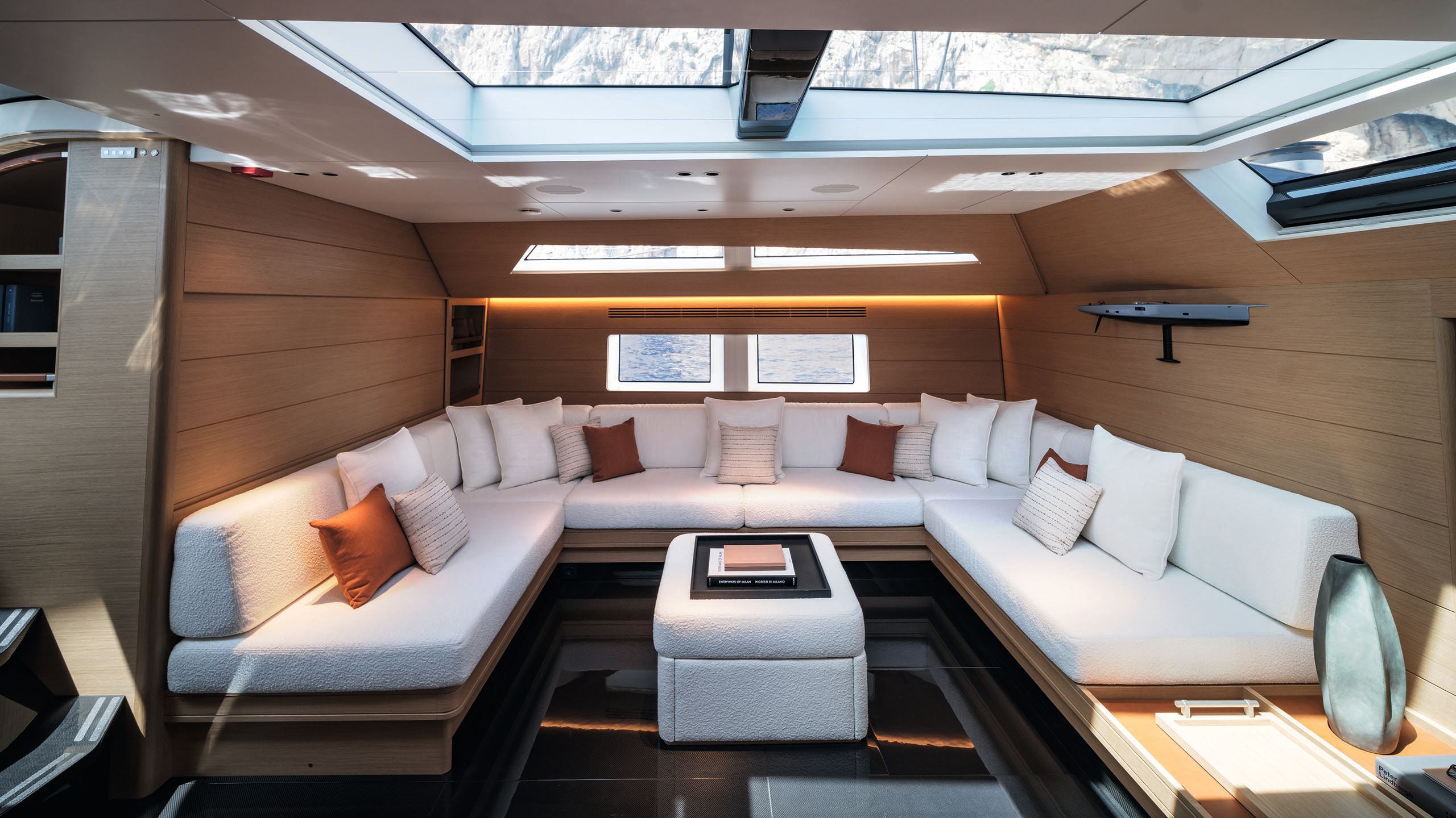 View of the u-shaped white sofa around a white footstool-coffee-table