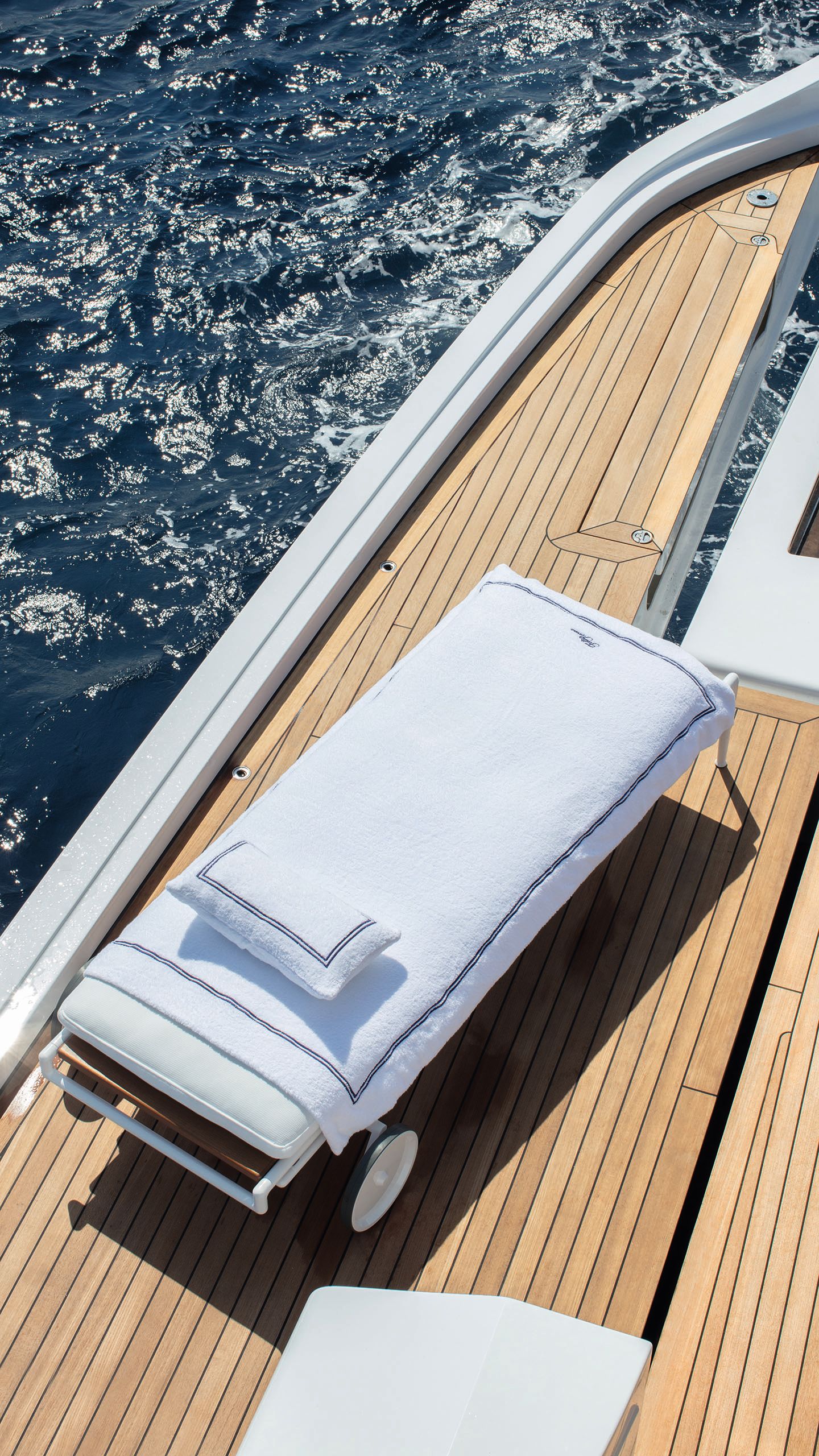 Sun lounger on Frette taken from above