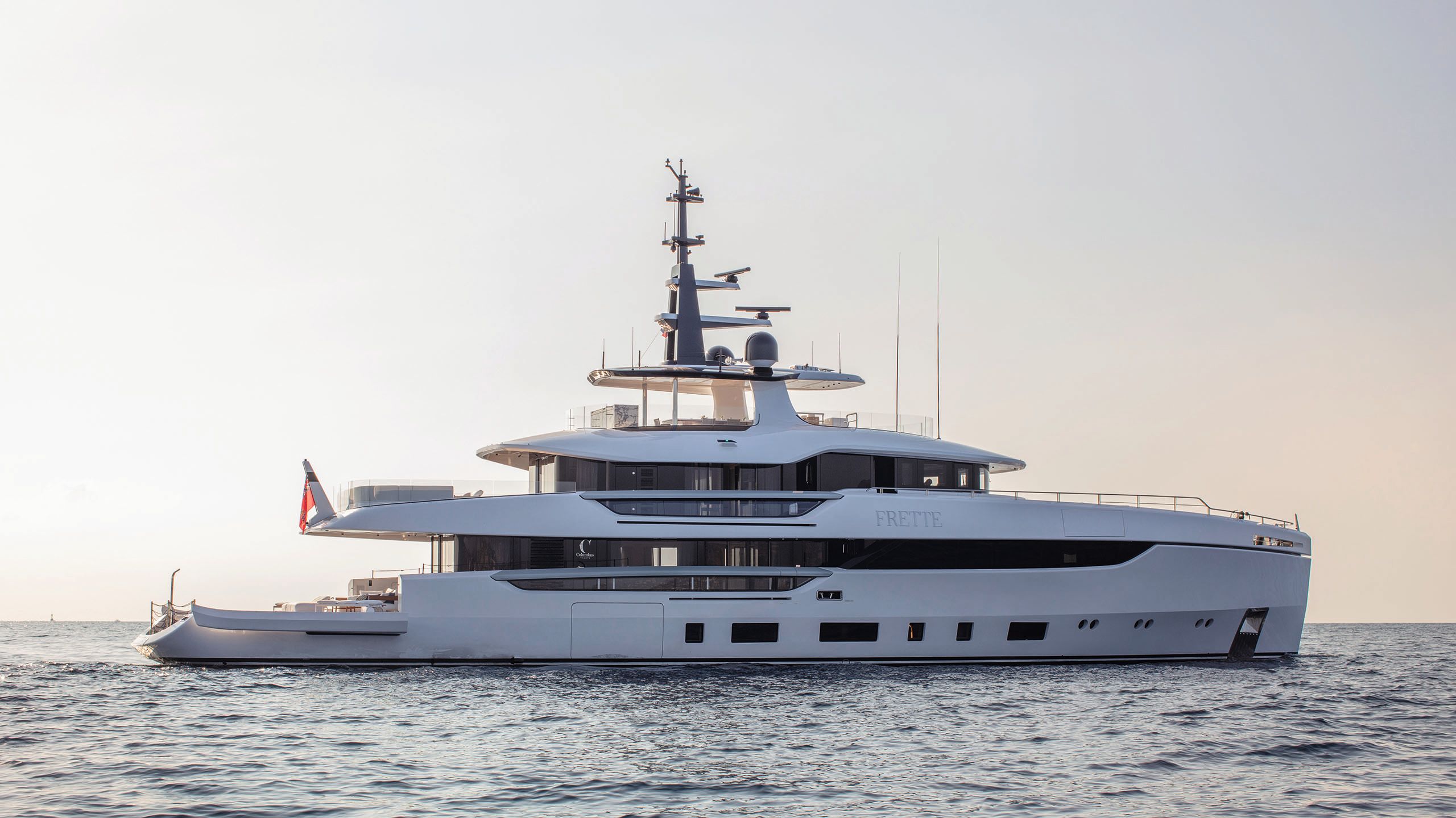 Frette from the side on the water