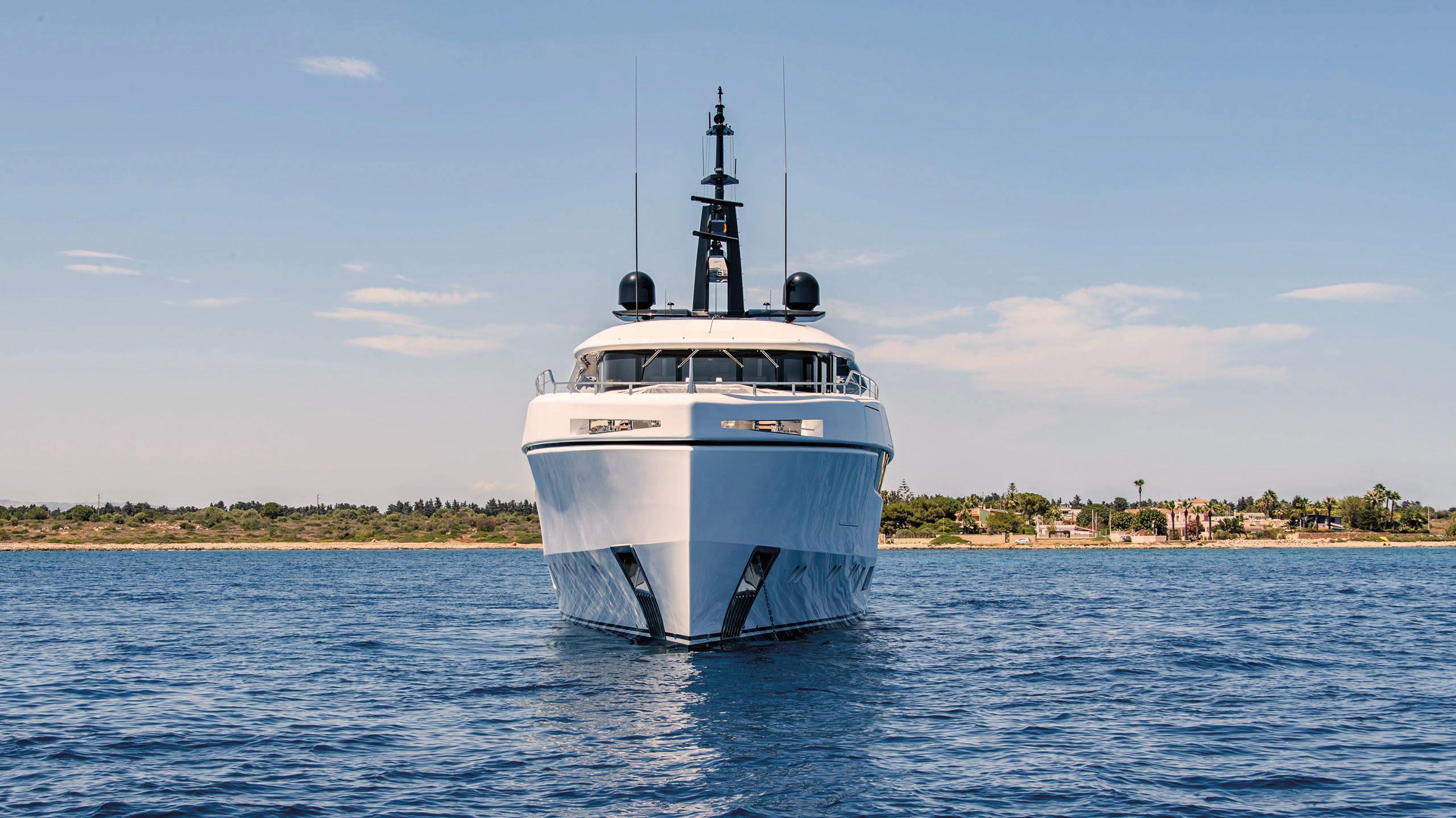 Night Fury II on the water from the front
