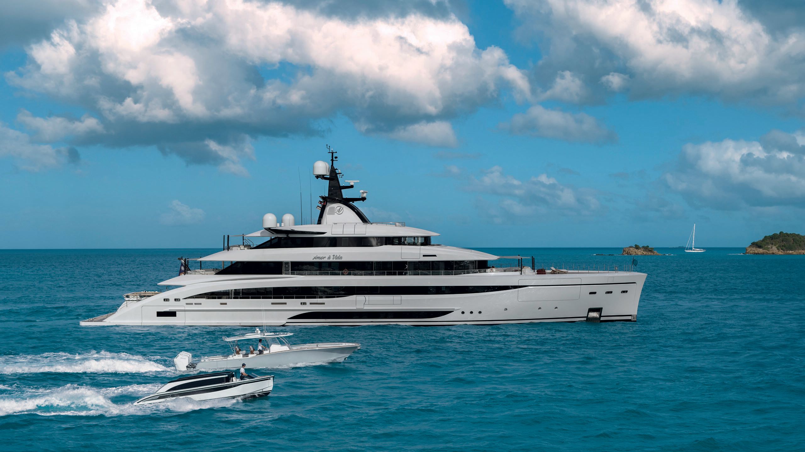 Amor á Vida from the side on the water with tenders