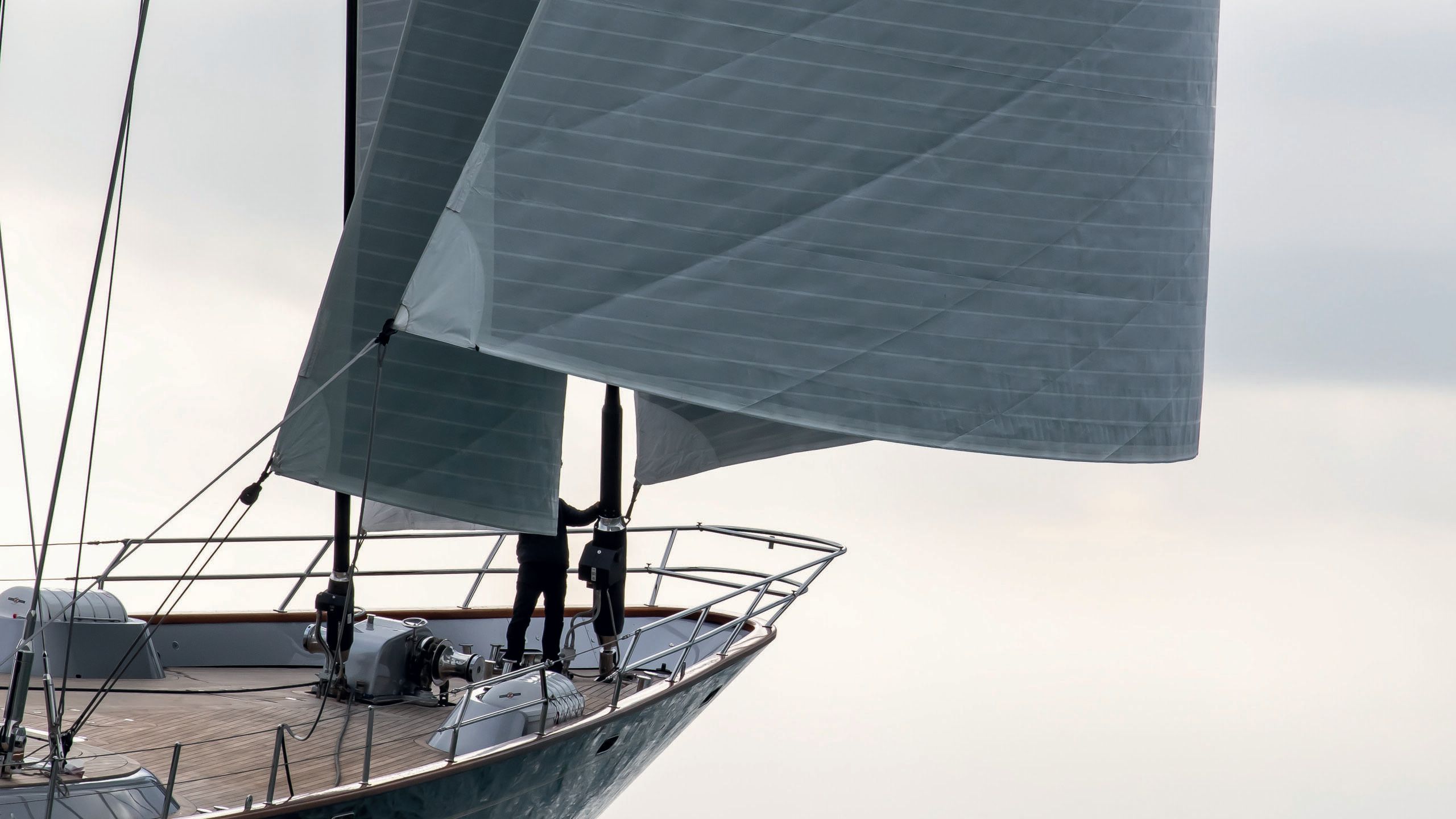 The far end of Andromeda la Dea, focusing on the sails