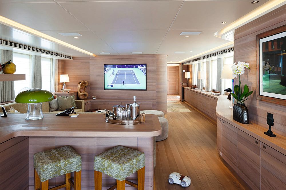 Pre-refit the decor had green accents such as stools, lamps and artwork