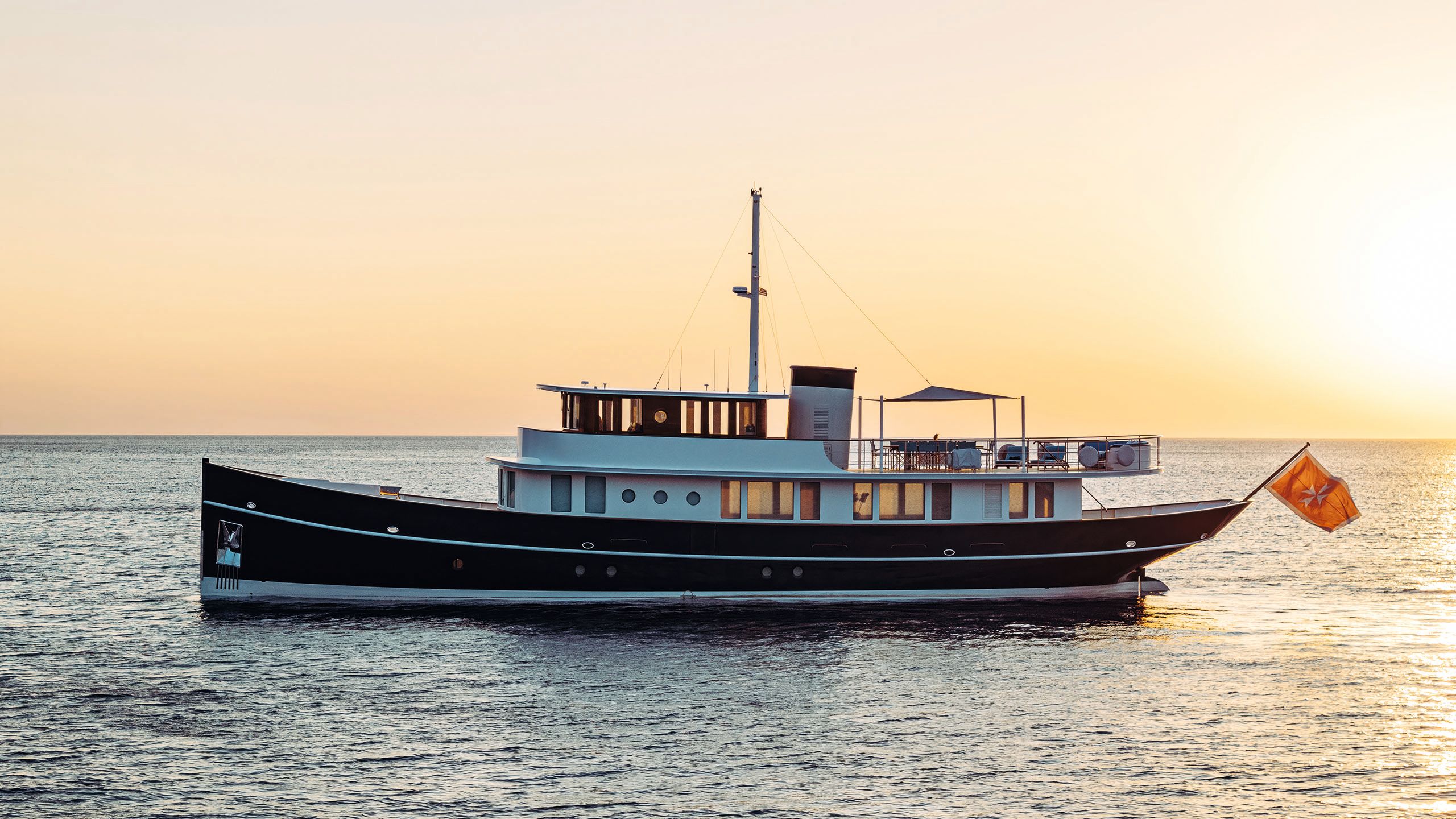 Far Niente from the side on the water