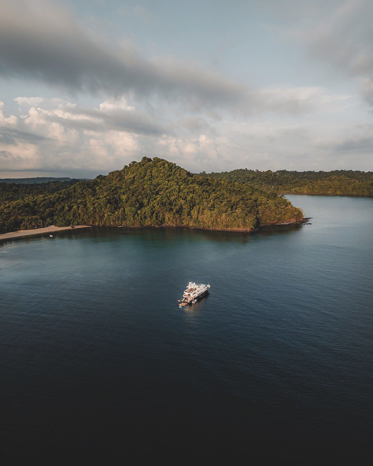 Kontiki Wayra at  anchor