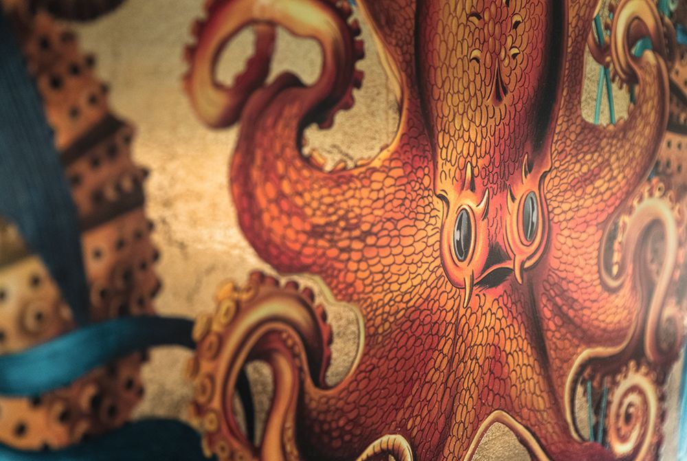 Wallpaper with sea creatures on