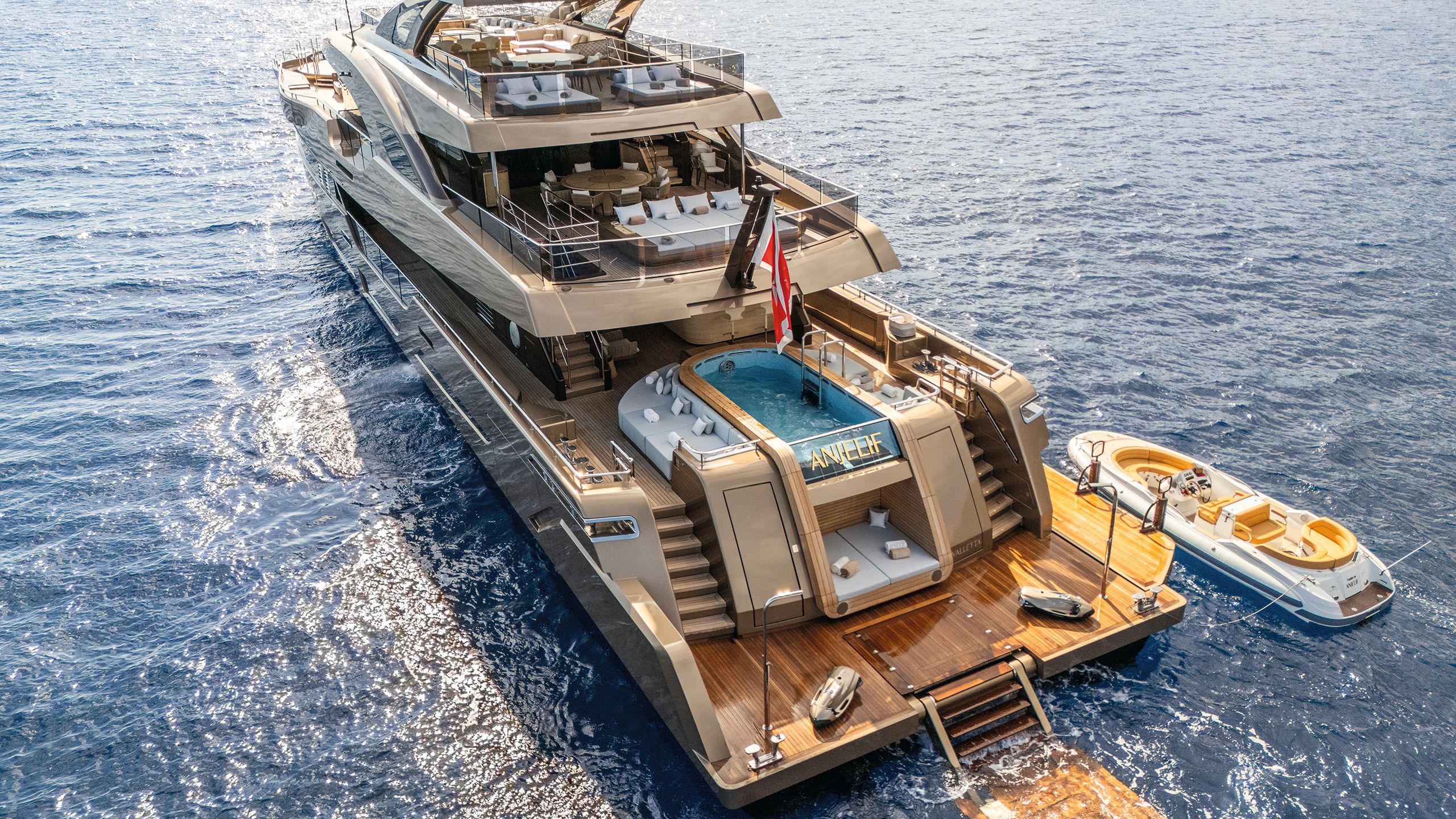 View of Anjelif from the back