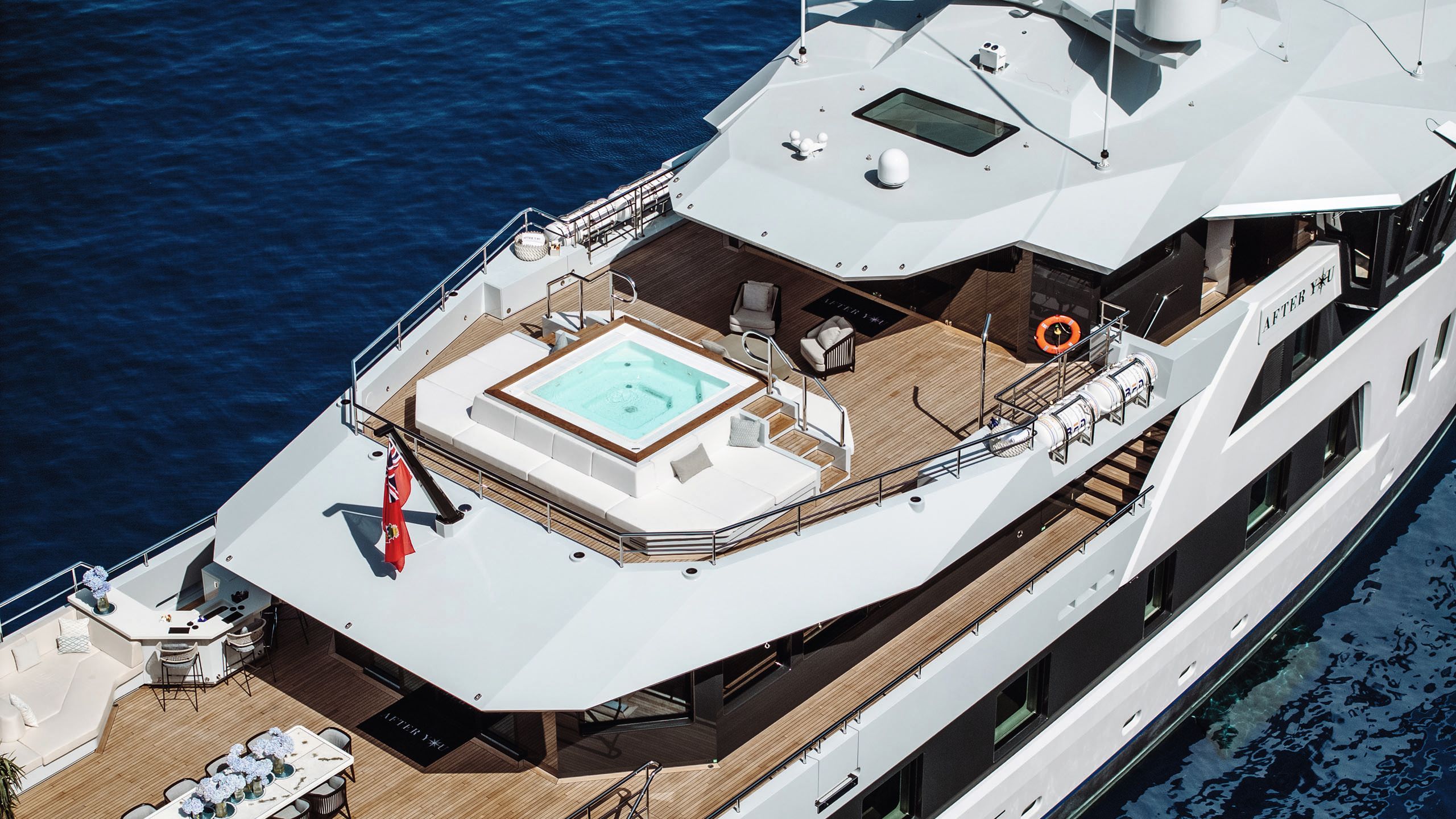 View from above of the jacuzzi pool on the outdoor deck