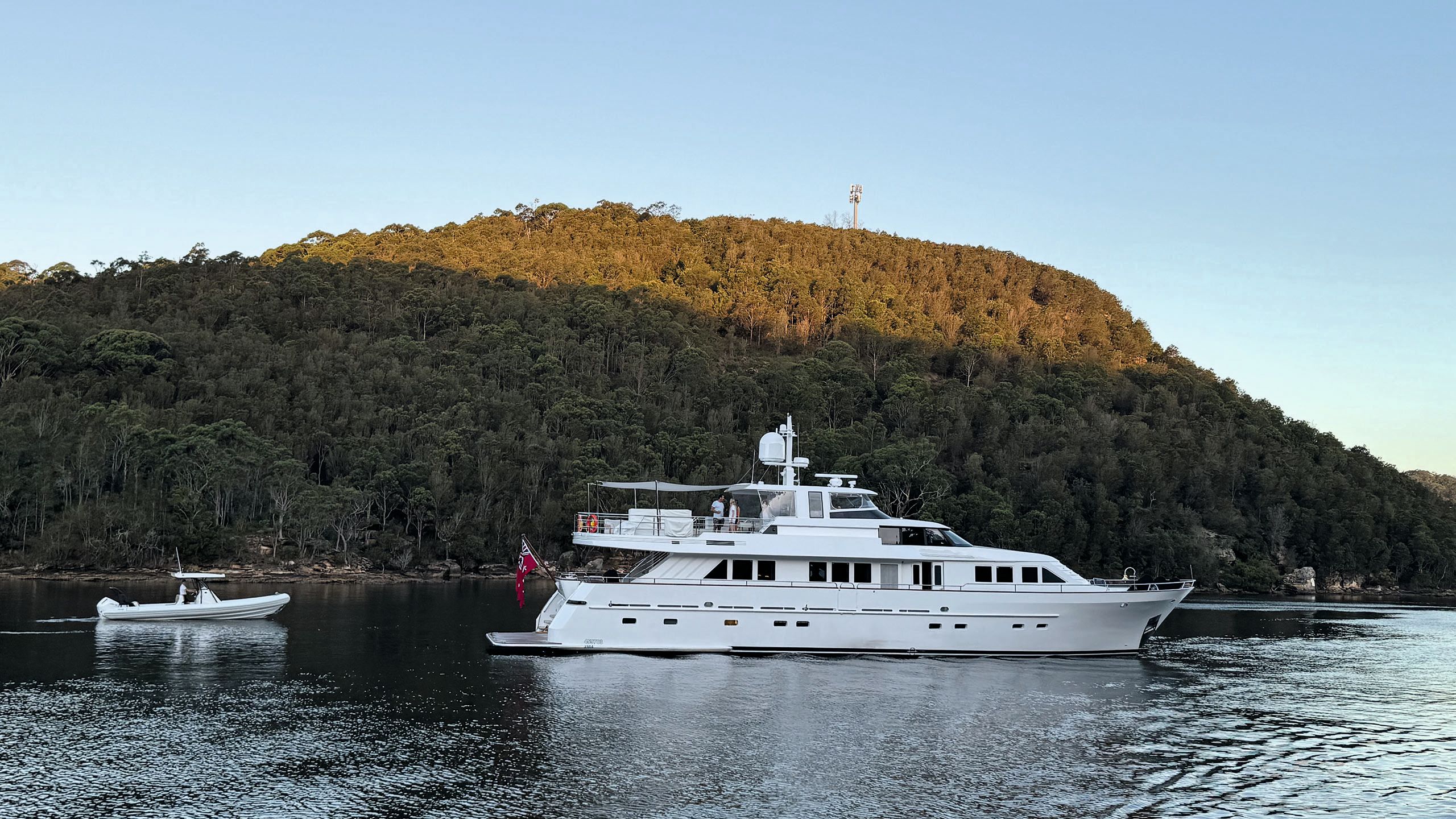 Sea Raes from the side on the water