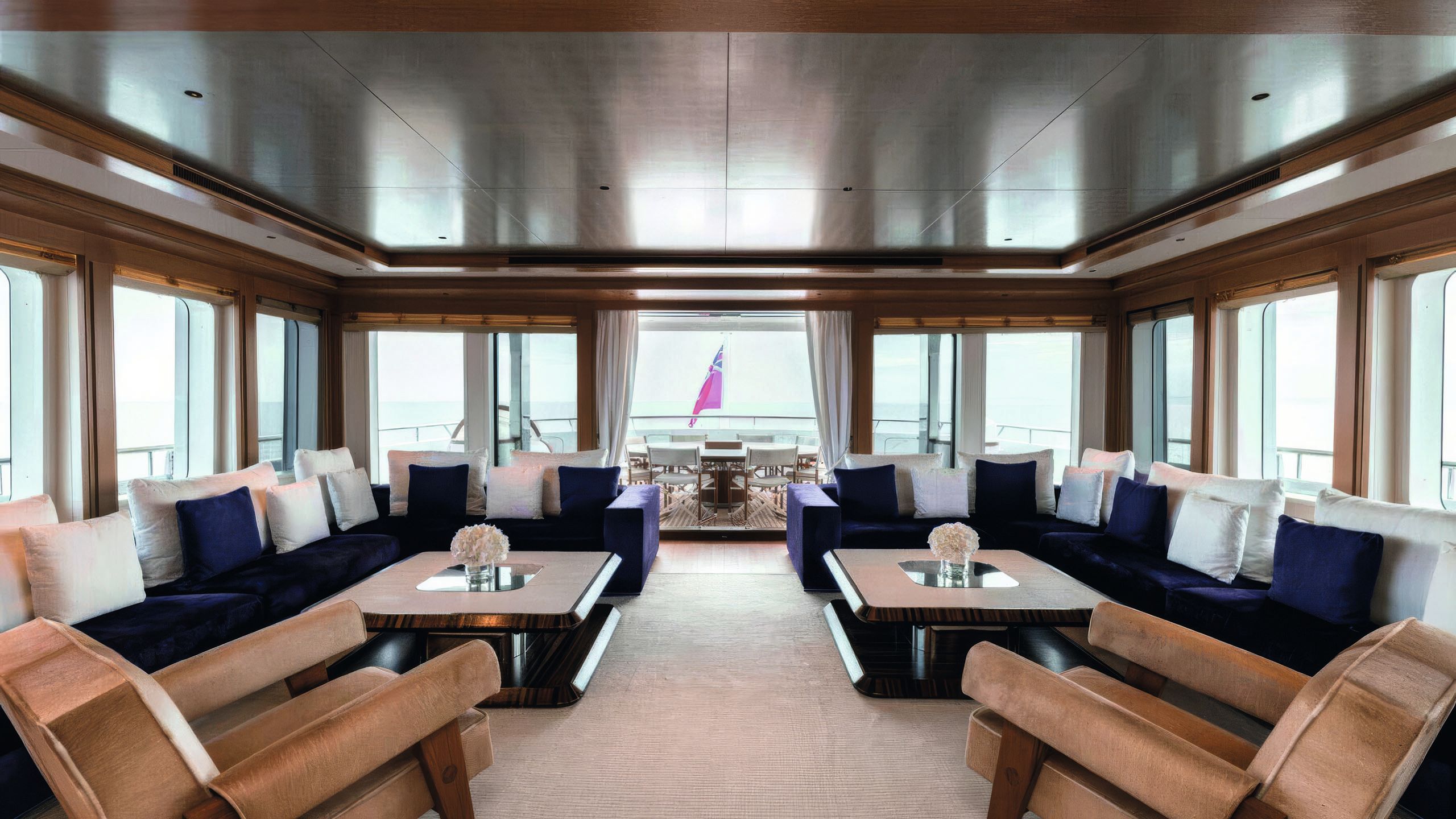 The salone before the refit had two L-shape sofas in navy, two beige armchairs and white and navy throw cushions. Each side mirrors the other