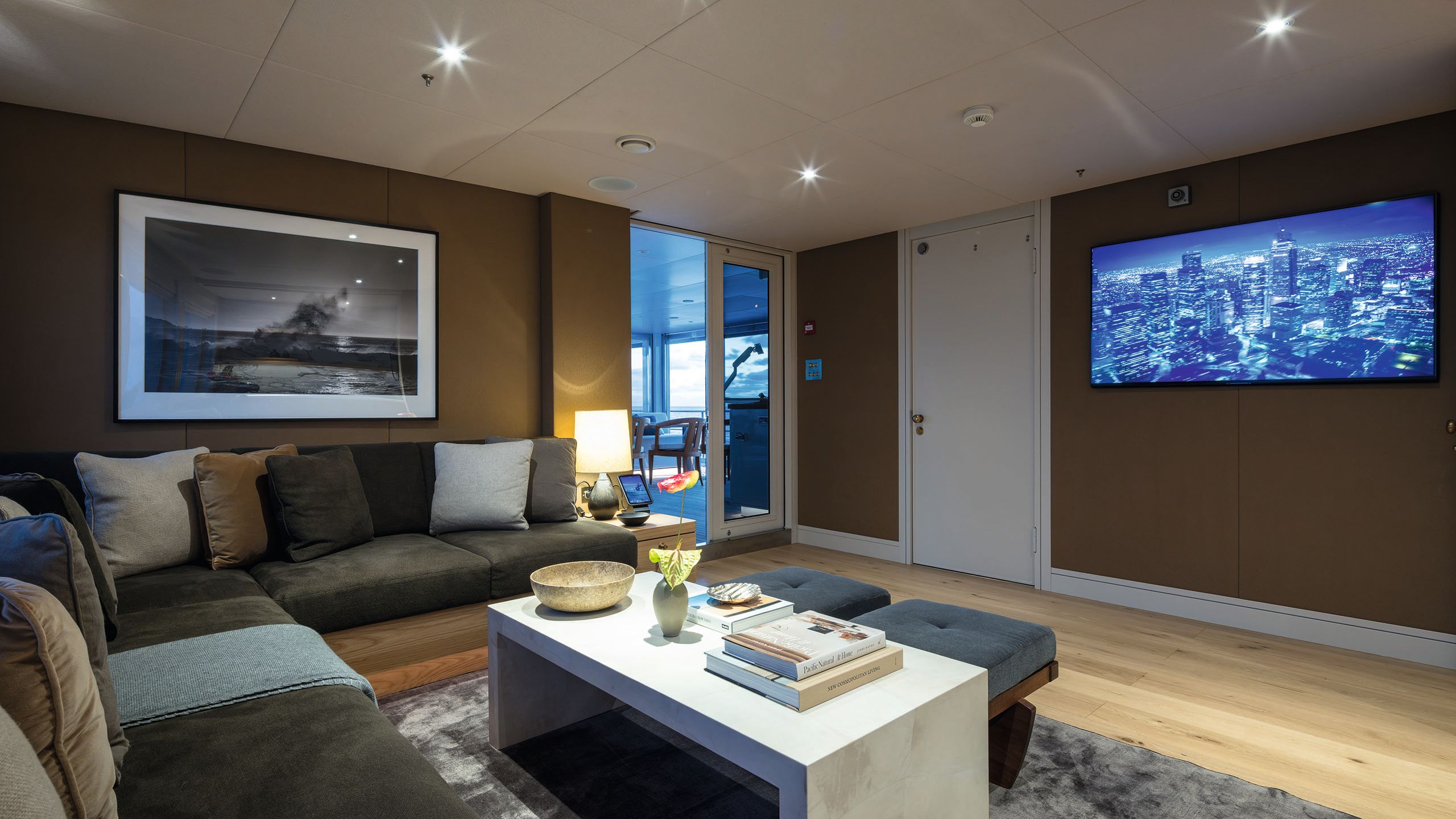 Alt view of the upper deck saloon