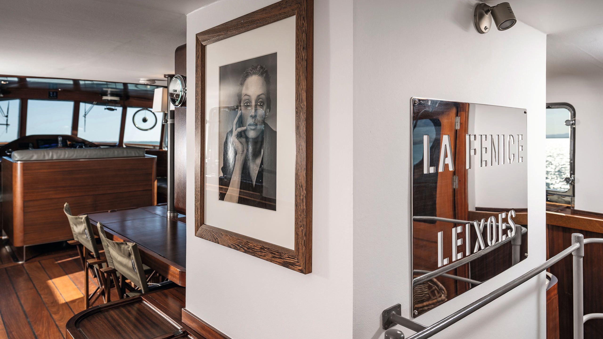 Framed black and white picture of Uma Thurman on the wall