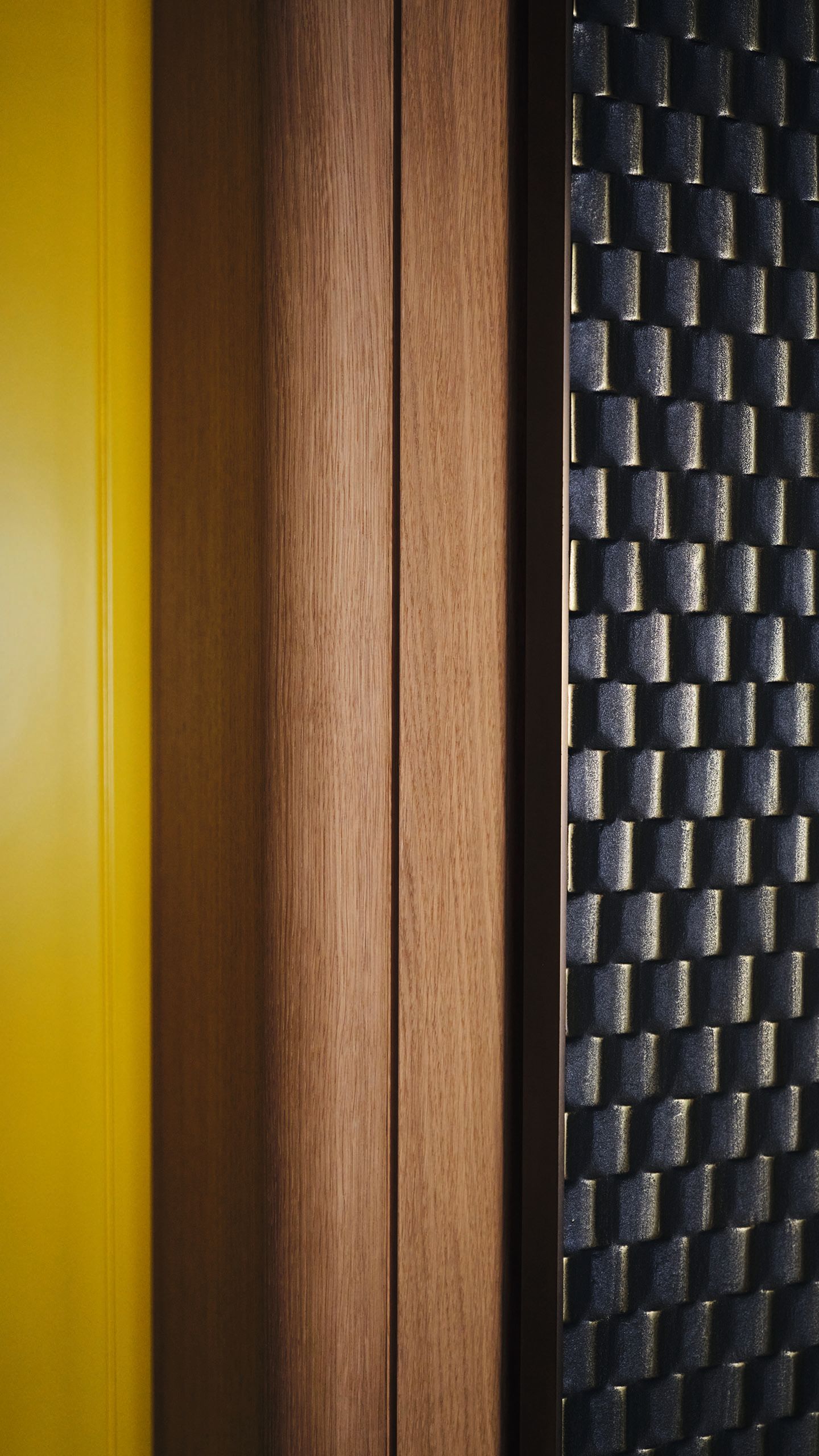 Close-up of the "liquid" walls and the yellow door