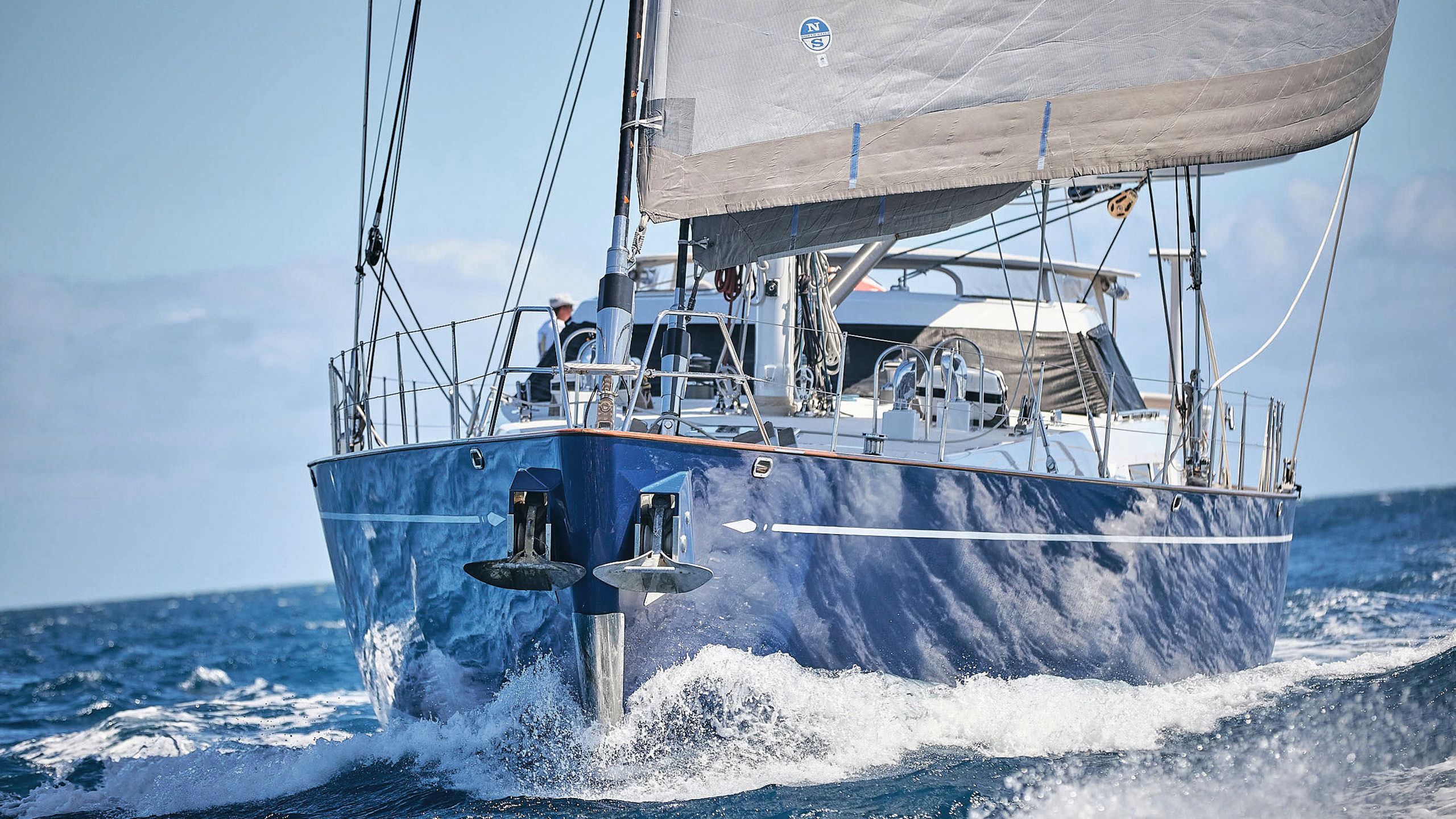 Kawil on the water from the front