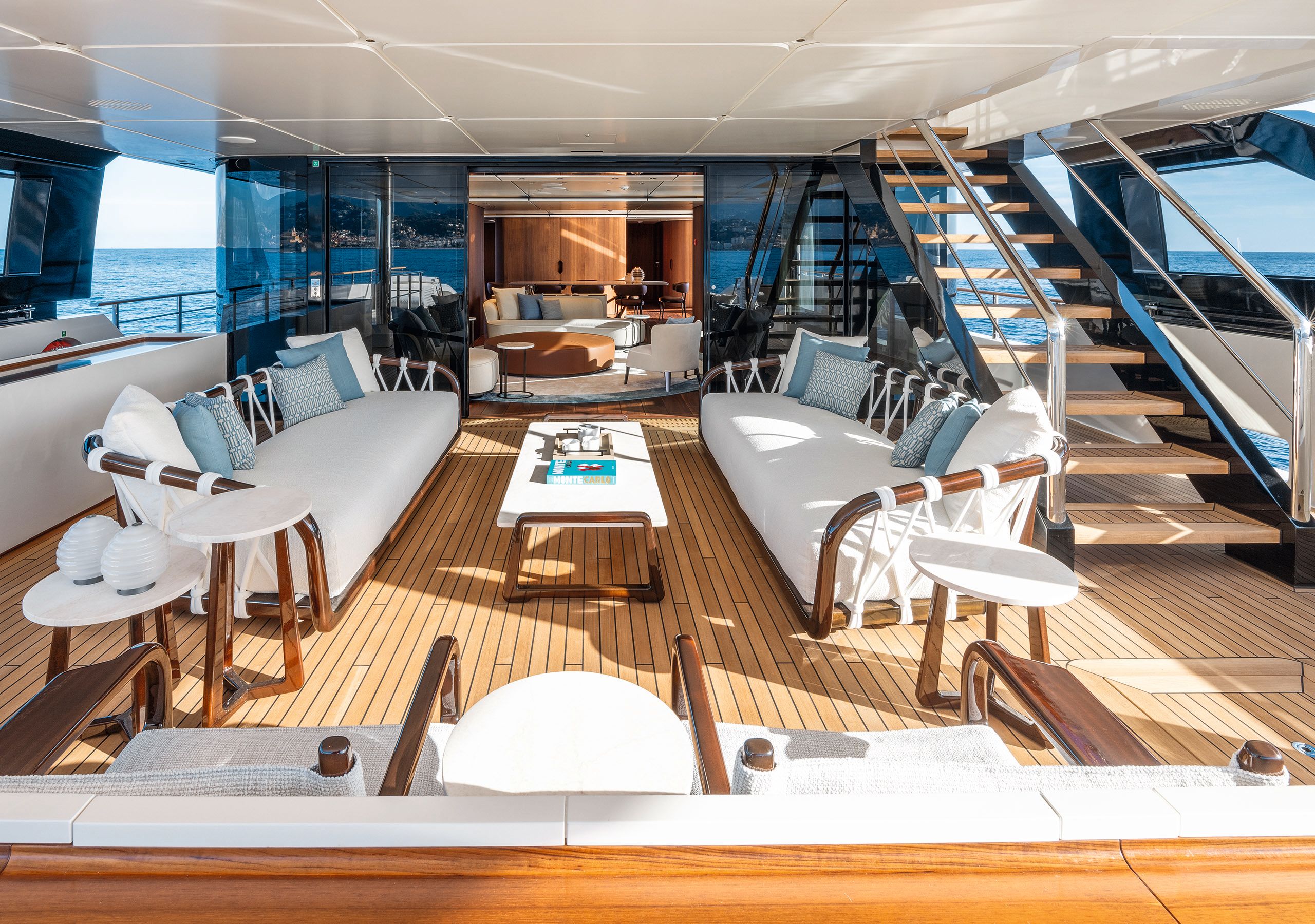 CUSTOM Line exterior