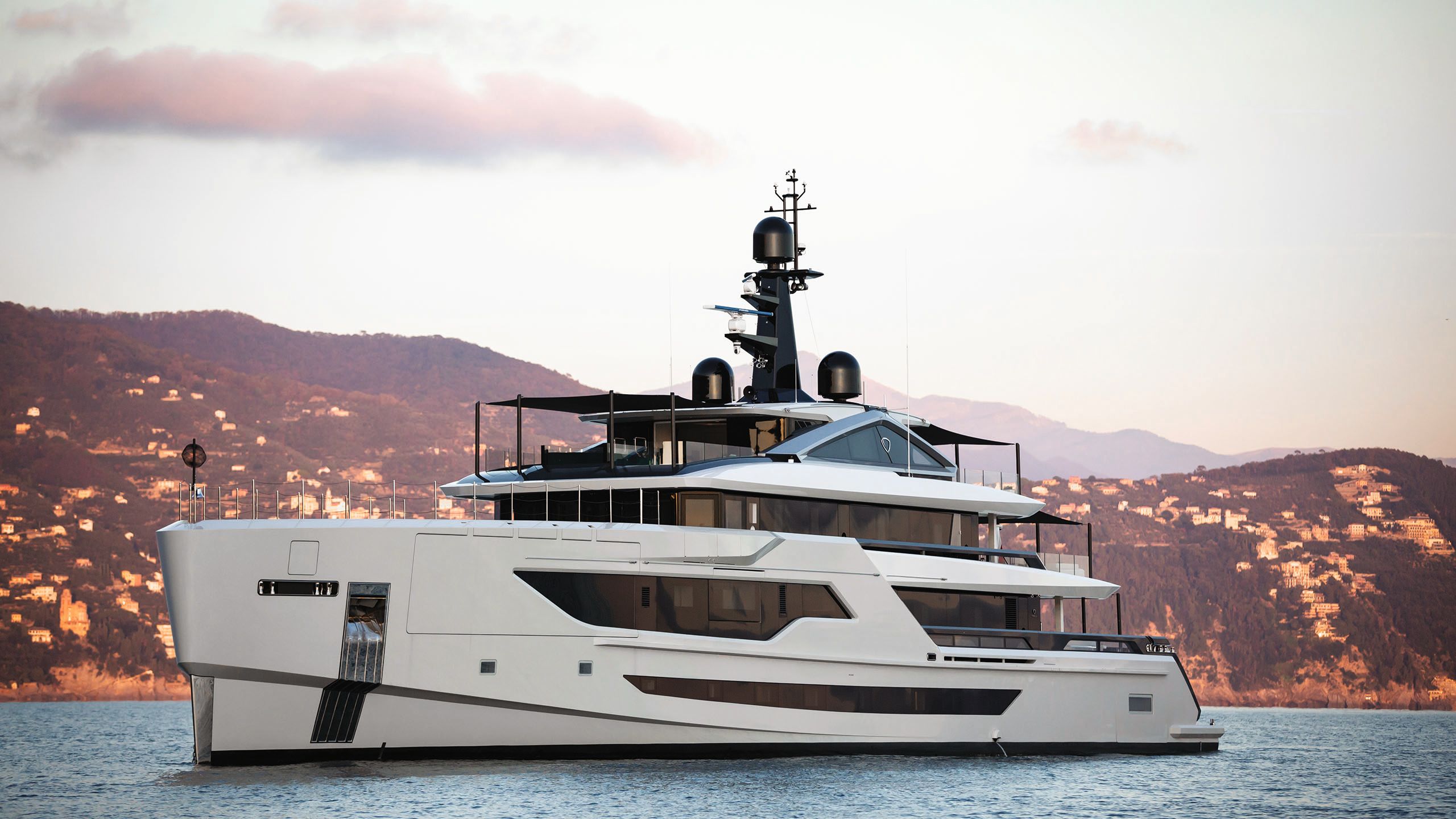 Diamond Binta from the side at sunset/sunrise - the sky is pink