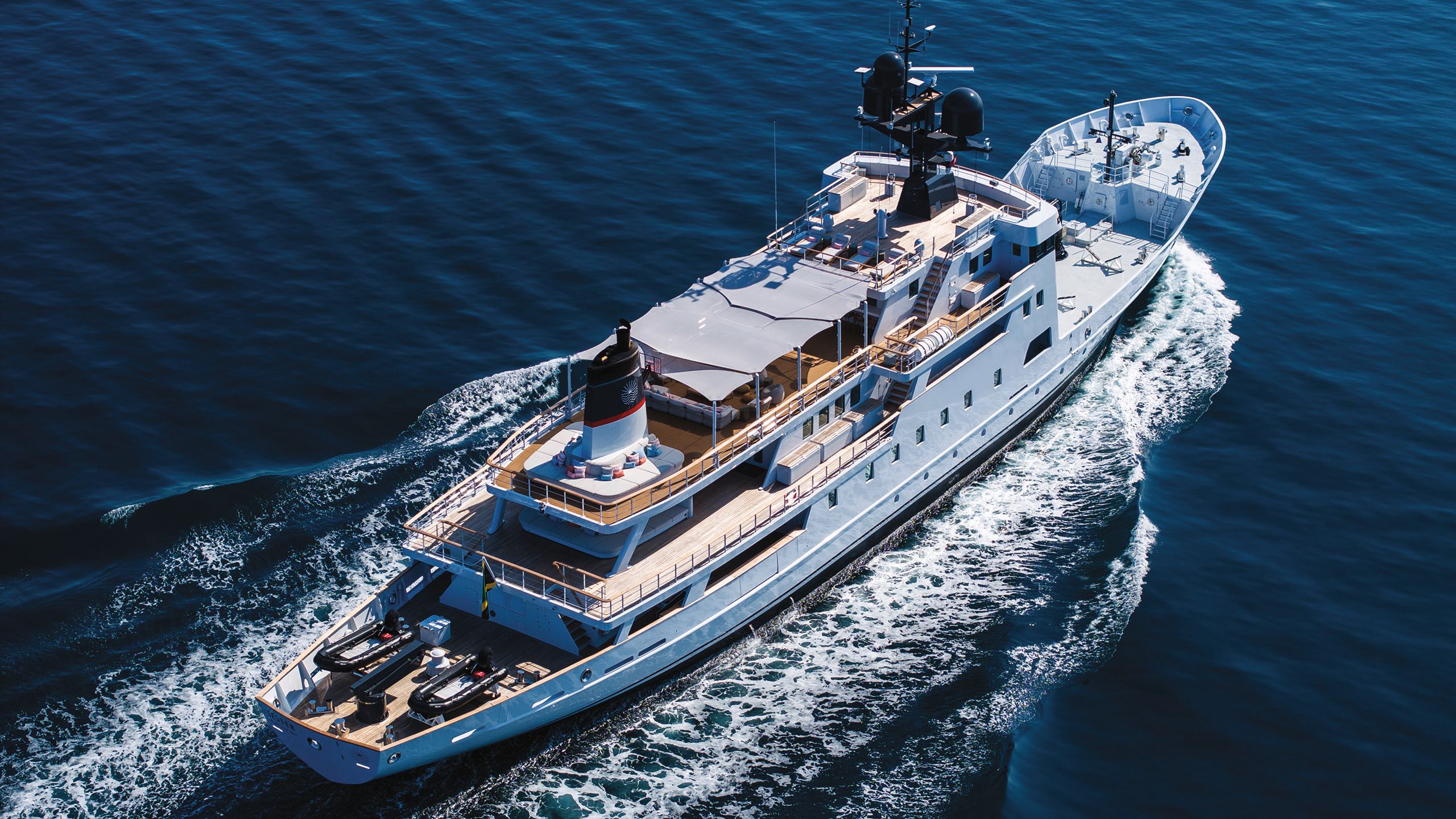 Jester on the water, shot from back and slightly to the side