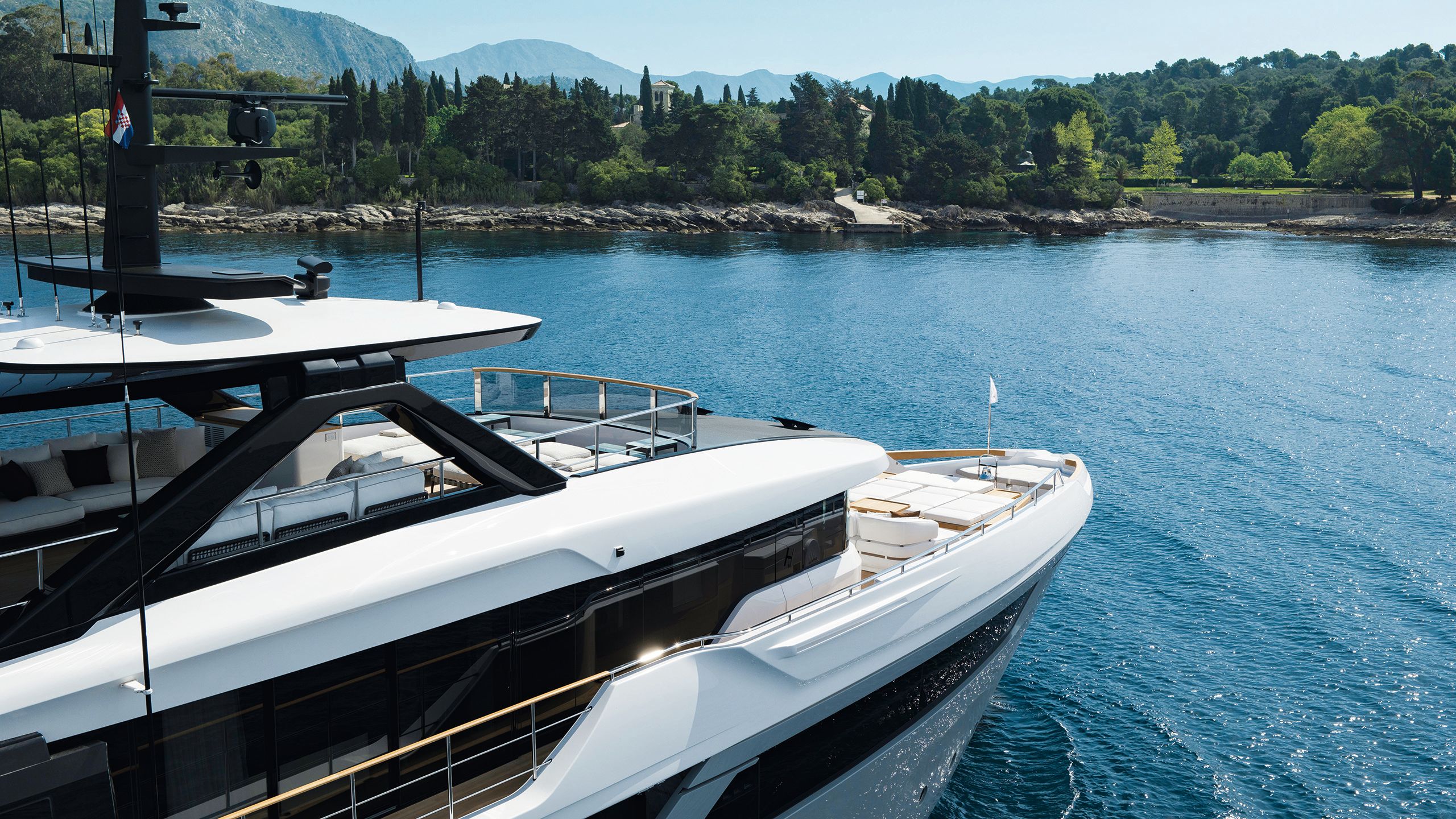 Wide shot of Navetta 38