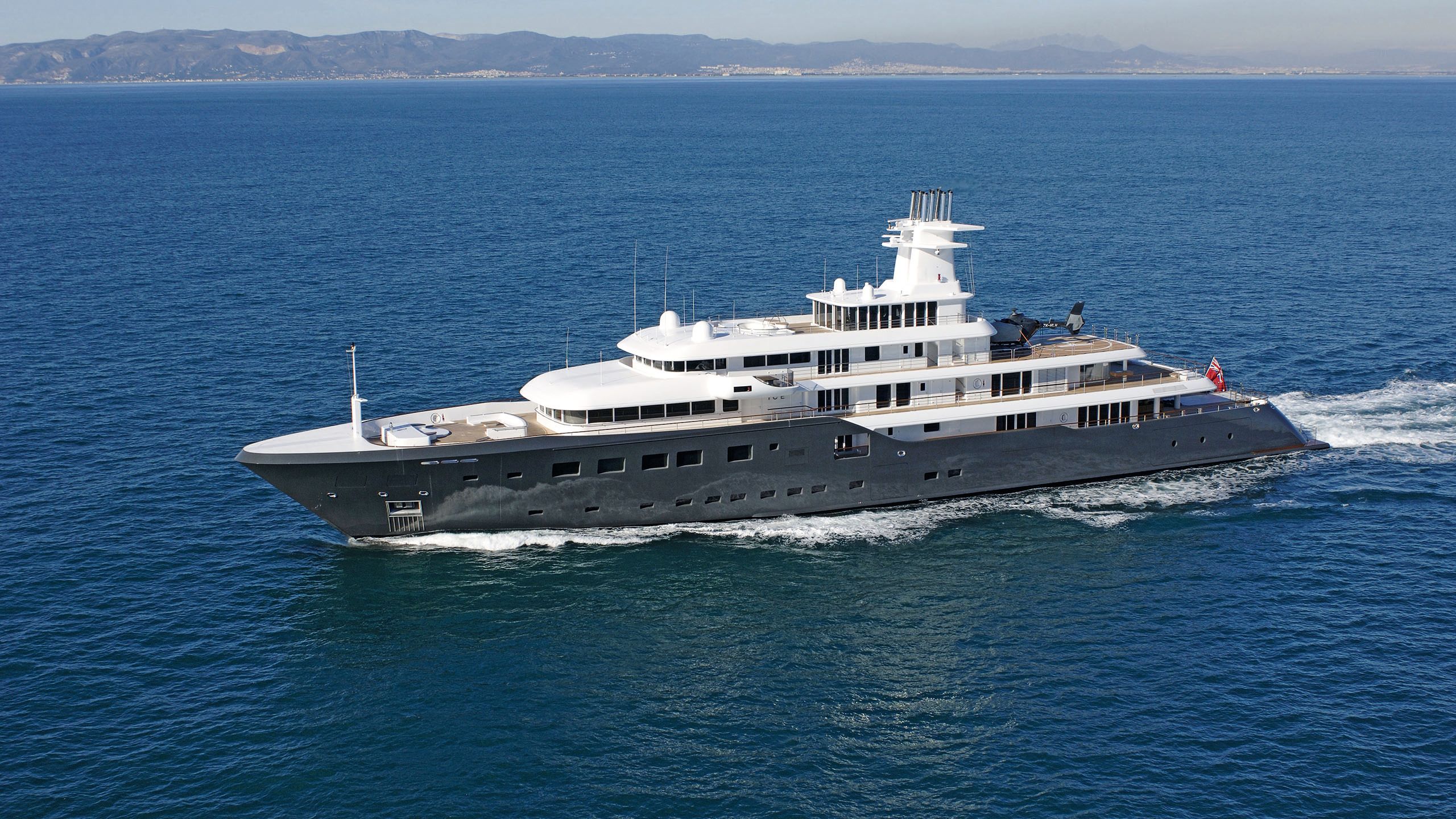 The Lurssen Ice from the side