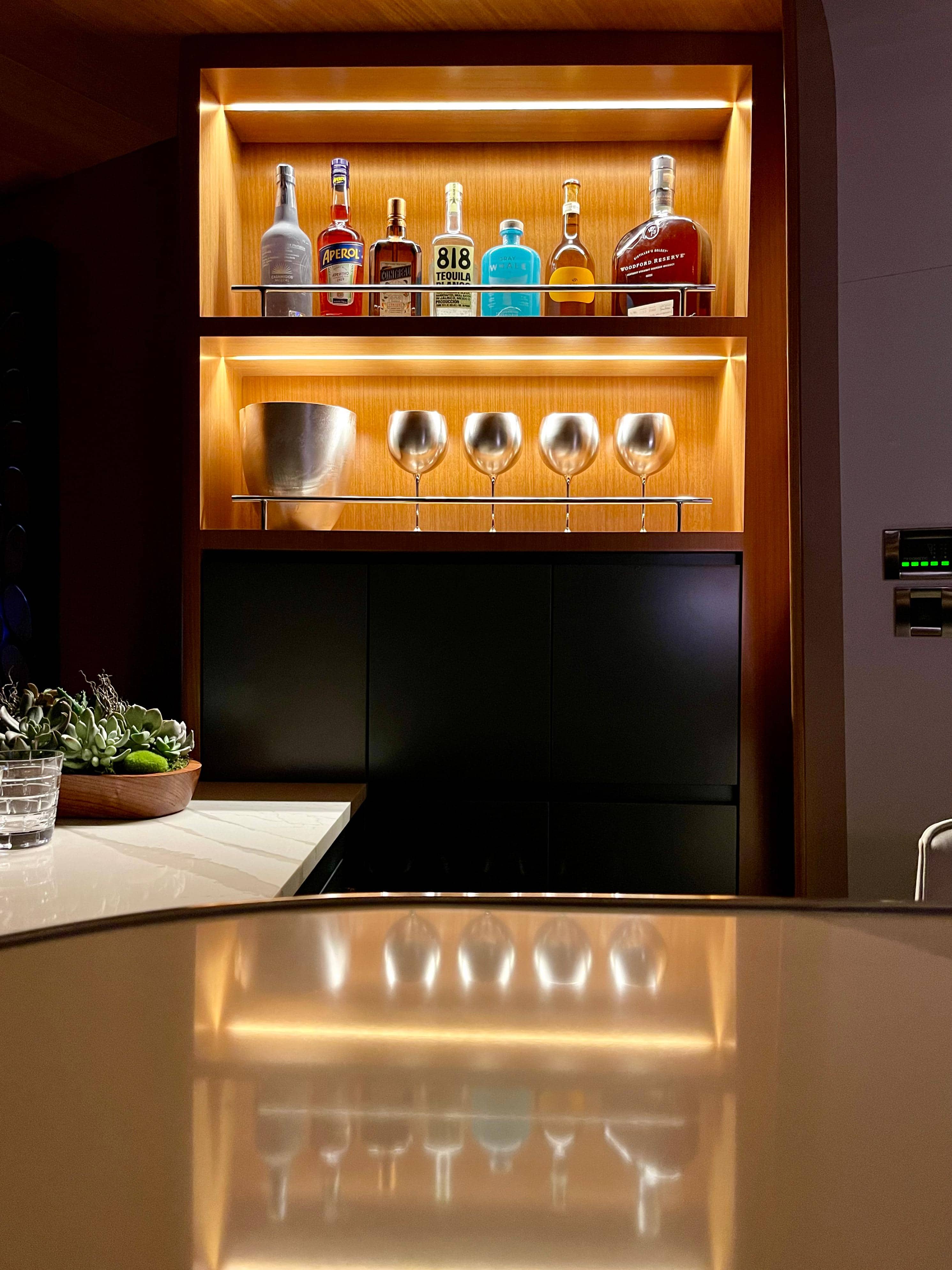 Inset drinks shelf